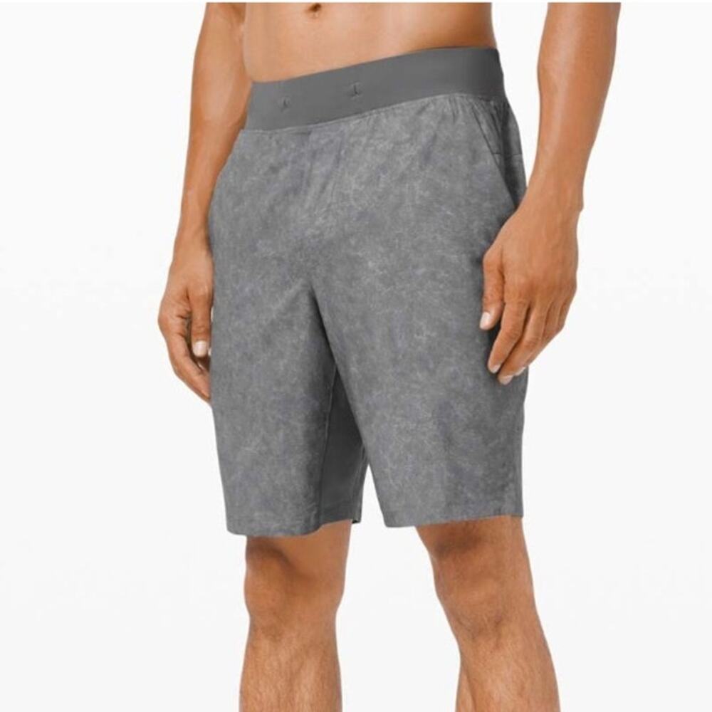 Lululemon T.H.E. Shorts 9" Men's Large